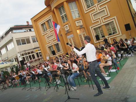 120 gitarista loznica 120 gitarista loznica