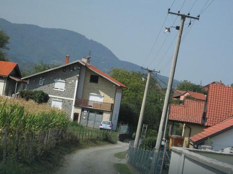 cela-ulica-mesecima-u-mraku-zbog-papirologije-ostali-bez-ulicne-rasvete