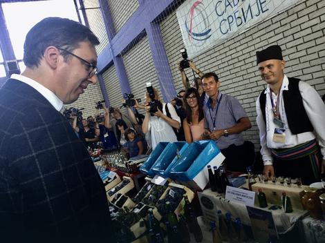 Vučić otvorio Sajam šljiva u Osečini i najavio gradnju autoputa Šabac - Loznica