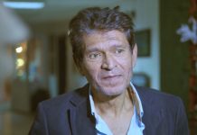 Popularni pevač Sinan Sakić u kritičnom stanju POPULARNI PEVAČ U KRITIČNOM STANjU: Sinan Sakić se bori za život!