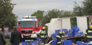 STRAVIČAN SUDAR KOD LOZNICE Šleper pun uglja udario u kamion pekare iz Grocke, na licu mesta poginula oba vozača