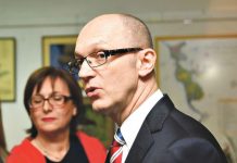 Goran Trivan: Uklanjamo cijanid iz Loznice EKOLOŠKA TEMPIRANA BOMBA Goran Trivan: Uklanjamo cijanid iz Loznice