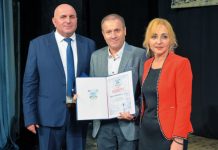 Sa uručenja Plakete grada: gradonačelnik Loznice Vidoje Petrović, direktor "Poljosaveta" Vladan Ćosić i predsednica Skupštine grada Milena Manojlović Knežević