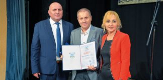 Sa uručenja Plakete grada: gradonačelnik Loznice Vidoje Petrović, direktor "Poljosaveta" Vladan Ćosić i predsednica Skupštine grada Milena Manojlović Knežević