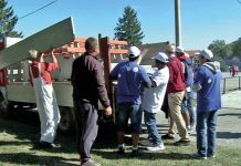 Meštani i migranti zajedno uređuju školu u Banji Koviljači Meštani i migranti zajedno uređuju školu u Banji Koviljači