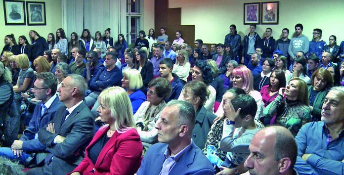 Loznička Gimnazija „Vuk Karadžić“ obeležila Dan škole: NAJVIŠE UČENIKA ZA DECENIJU I PO