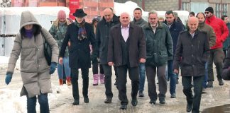 Ministar Trivan i gradonačelnik Loznice Vidoje Petrović sa saradnicima u poseti FAK-u